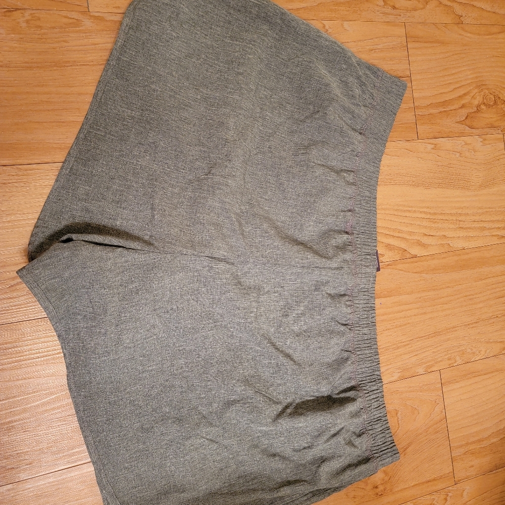 Shorts - Picture 3 of 3